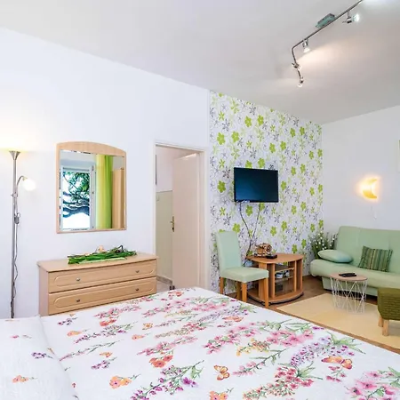 Nikolina Lu - One-bedroom With Terrace Apartment Lumbarda