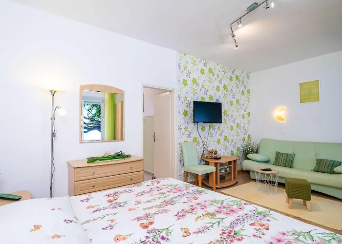 Nikolina Lu - One-bedroom With Terrace Apartment Lumbarda