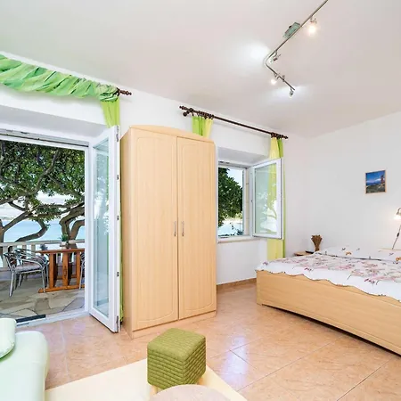 Nikolina Lu - One-bedroom With Terrace Apartament *