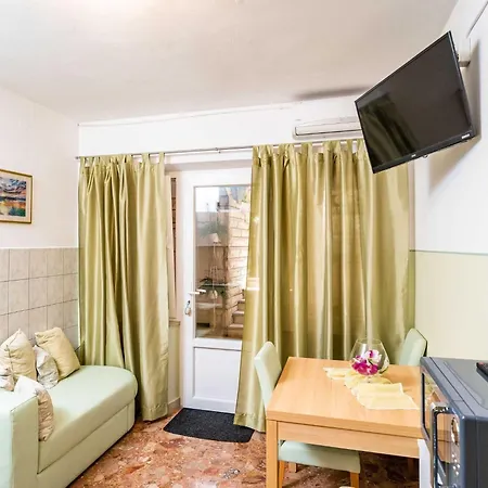 アパート Nikolina Lu - One-bedroom With Terrace *