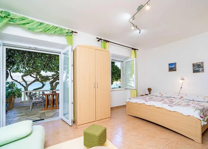 Nikolina Lu - One-bedroom With Terrace 아파트 *