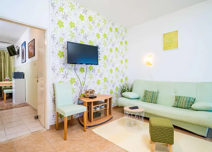 아파트 Nikolina Lu - One-bedroom With Terrace 룸바르다